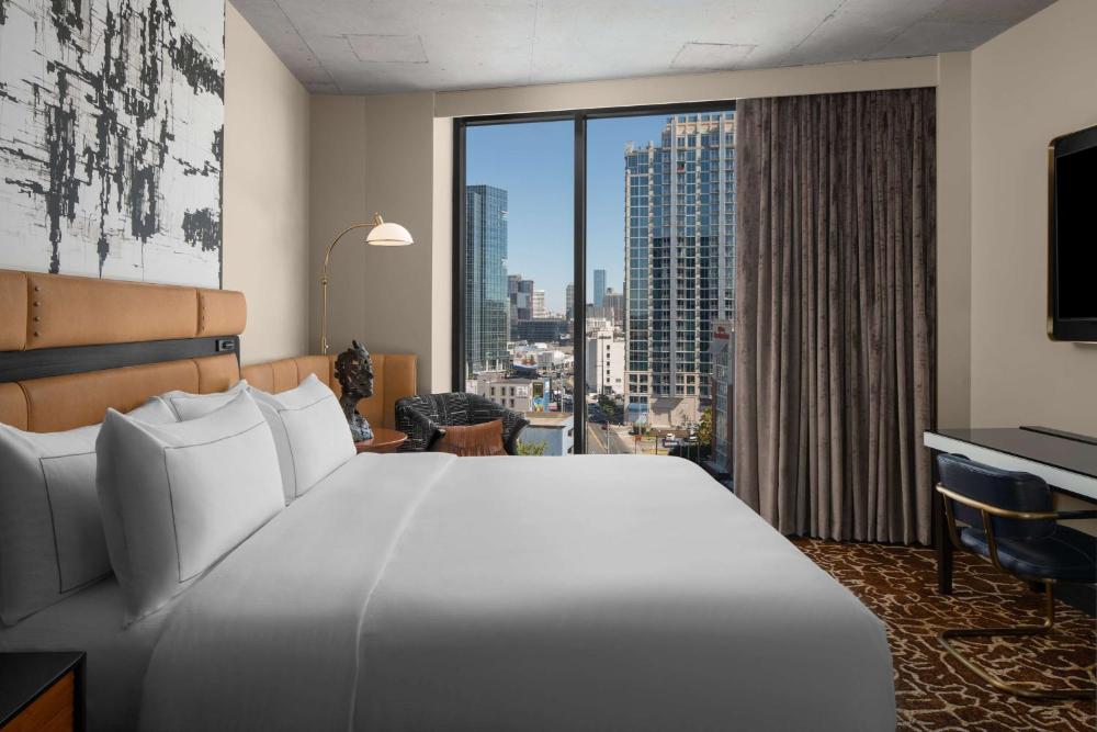 King Room with City View interior